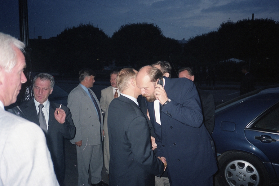 Yakunin (center), the Kovalchukis (left) and Putin on Isaakievskaya Square in the early 2000s