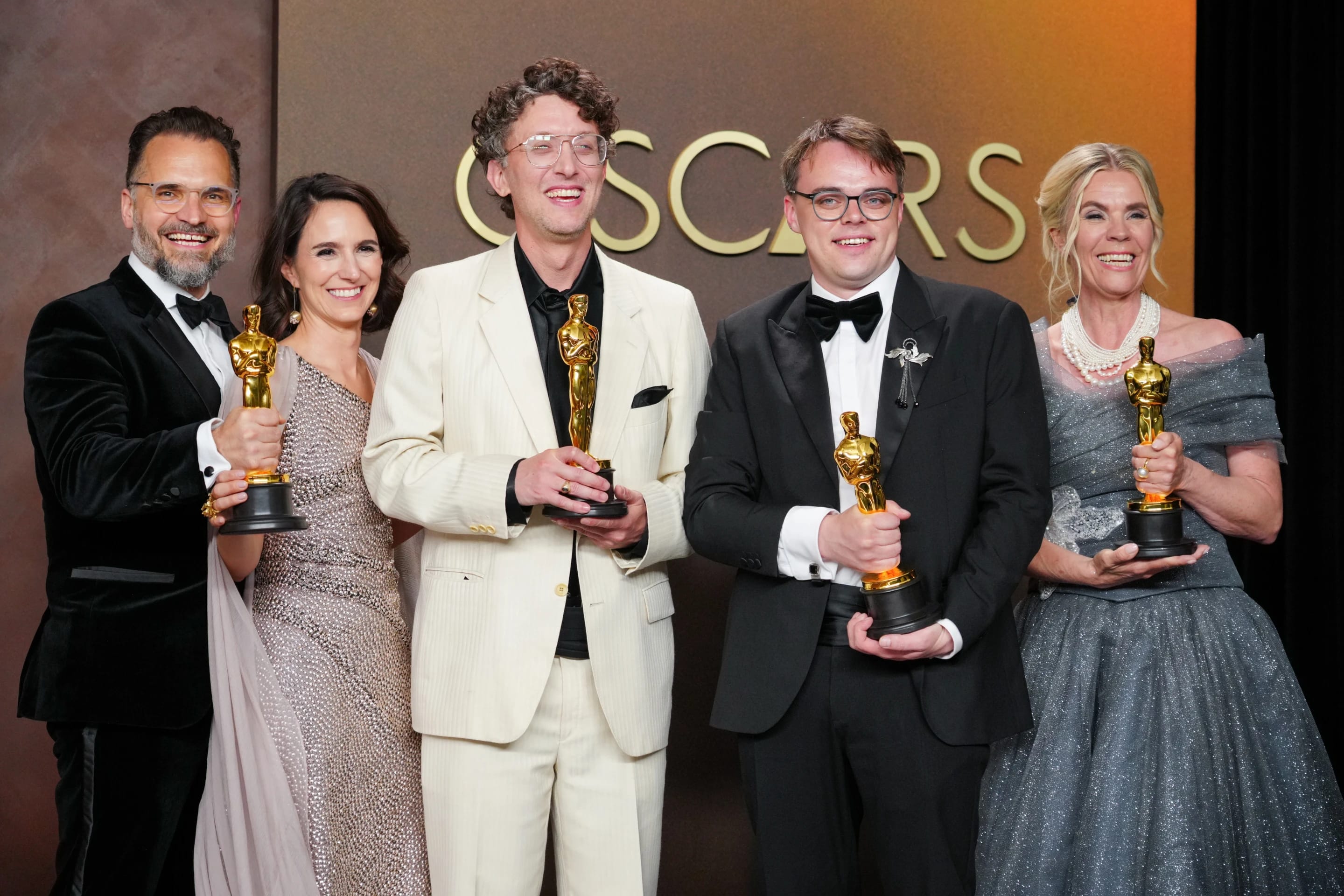 “Mr. Nobody Against Putin” wins Oscar for best documentary with story of propaganda in Russian schools during invasion of Ukraine